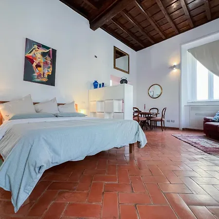 Pantheon Apartman *